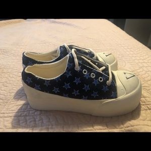 Volatile denim star platform